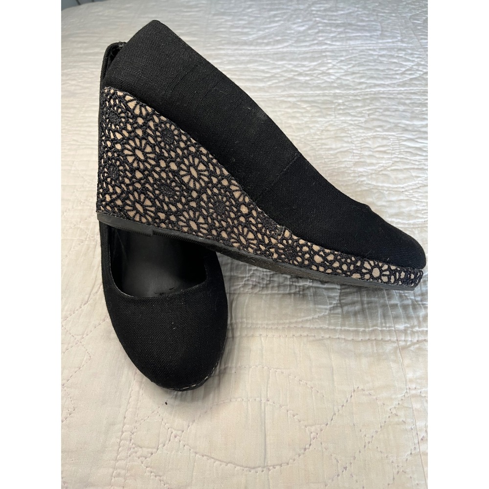 Maurices Melanie Black Canvas Crochet Lace Wedge Pumps Shoes 10